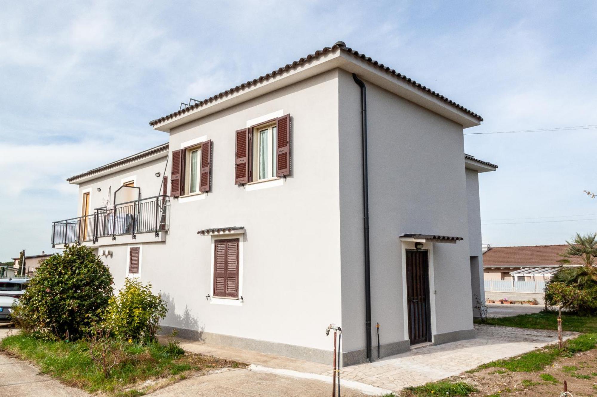 A Casa Di Marco Guesthouse - Apt Di Ciampino E Stazione Per Roma Marino Exterior foto